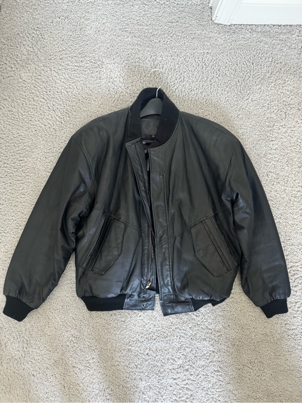 Men's Vintage Black Leather Bomber Jacket with Ribbed Trim